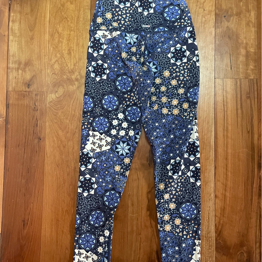 SOLD: Aerie patterned leggings
